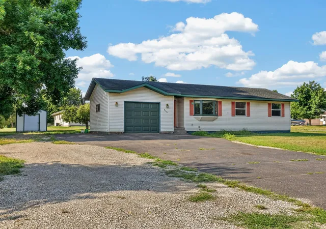 Photo 3 of Single family home for sale at 515 Sw 9th Street, Braham, MN 55006 | MLS# 7126405 | Listing updated on 2026-09-22