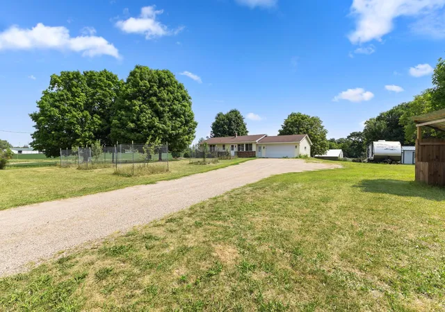 Photo 3 of Single family home for sale at 721 Oak Ave S, Maple Lake, MN 55358 | MLS# 7126408 | Listing updated on 2026-09-24