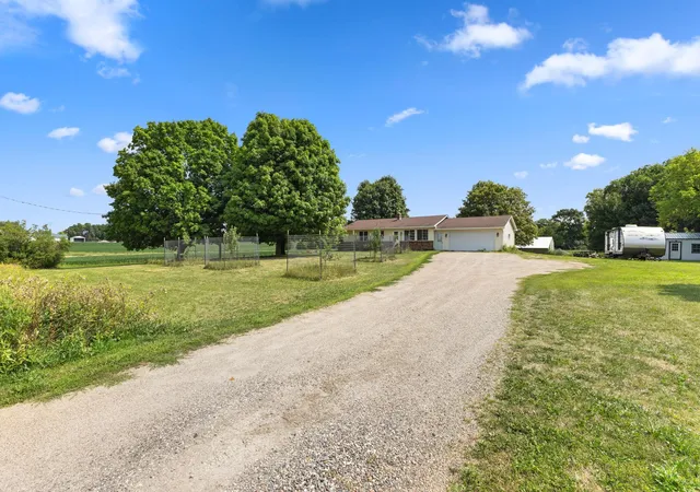 Photo 3 of Single family home for sale at 721 Oak Ave S, Maple Lake, MN 55358 | MLS# 7126408 | Listing updated on 2026-09-24