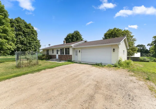 Photo 4 of Single family home for sale at 721 Oak Ave S, Maple Lake, MN 55358 | MLS# 7126408 | Listing updated on 2026-09-24