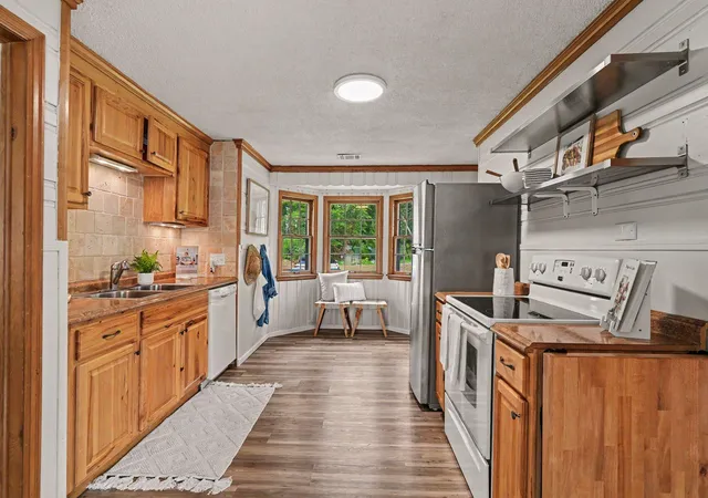 3rd image of 7525 N Shore Cir N, Forest Lake, MN 55025 | MLS# 7126412