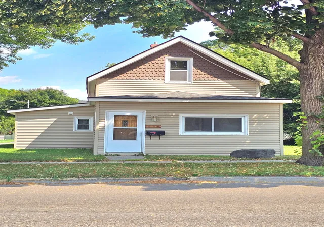 Photo 1 of Single family home for sale at 801 5th Street Sw, Willmar, MN 56201 | MLS# 7126413 | Listing updated on 2026-09-02