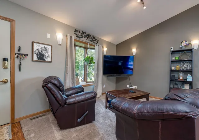 Photo 3 of Single family home for sale at 1114 Engesser Ln, Saint Peter, MN 56082 | MLS# 7126441 | Listing updated on 2026-08-28