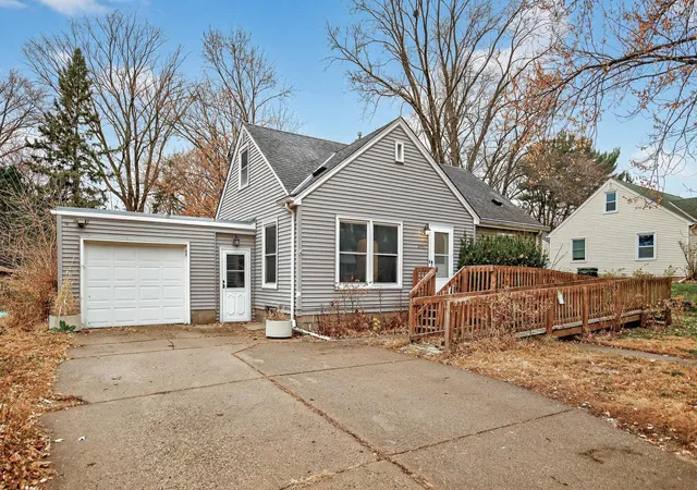 1st image of 2057 Giesmann St, Saint Paul, MN 55113 | MLS# 7126454