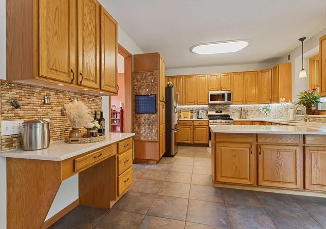 Photo 3 of Sale Pending at 2437 Matterhorn Dr E, Saint Paul, MN 55119 | MLS# 7126490 | Listing updated on 2026-08-26