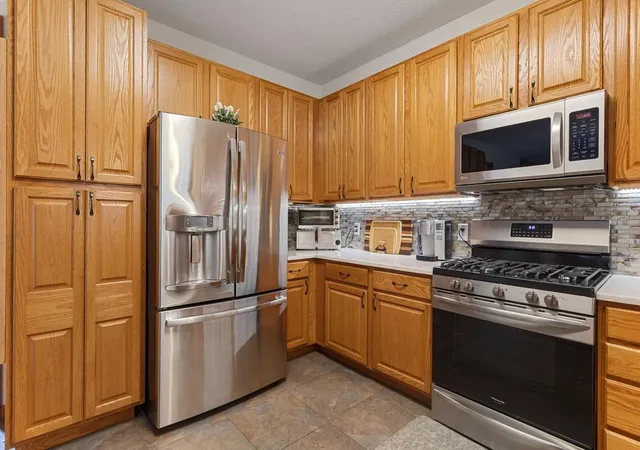 Photo 4 of Sale Pending at 2437 Matterhorn Dr E, Saint Paul, MN 55119 | MLS# 7126490 | Listing updated on 2026-08-26