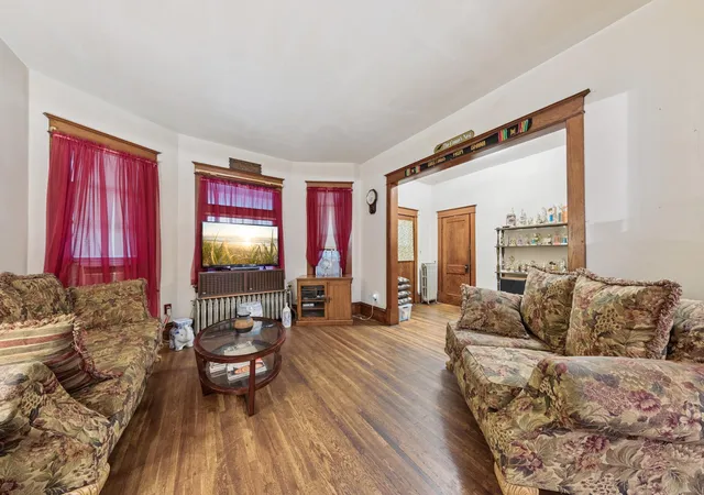 Photo 3 of Sale Pending at 652 Dayton Ave, Saint Paul, MN 55104 | MLS# 7126497 | Listing updated on 2026-09-22