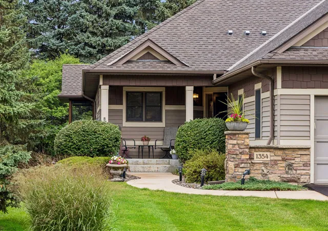 4th image of 1354 Holly Ave N, Saint Paul, MN 55128 | MLS# 7126528
