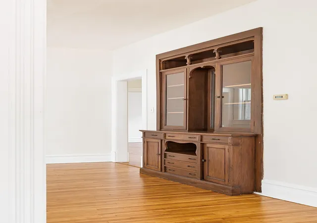 Listing Photo 5 - Condo for sale in building located at 891 Hudson Rd, Saint Paul, MN 55106