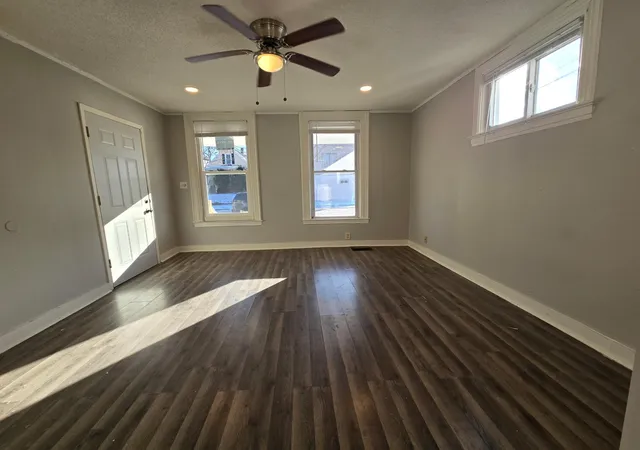 Listing Photo 5 - Condo for sale in building located at 313 Edmund Ave, Saint Paul, MN 55103