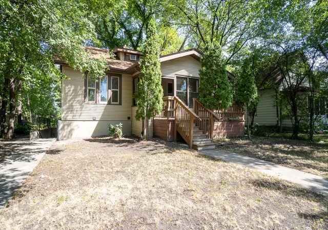 3rd image of 915 College St N, Fargo, ND 58102 | MLS# 7126539