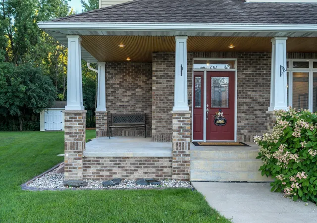 Photo 3 of Single family home for sale at 113 Oak Marsh Dr, Mankato, MN 56001 | MLS# 7126544 | Listing updated on 2026-10-02