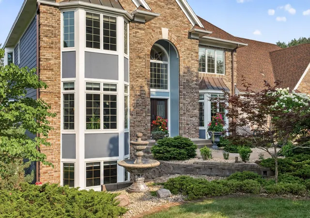 Photo 2 of Sale Pending at 10 Lake Ct, Saint Paul, MN 55127 | MLS# 7126550 | Listing updated on 2026-09-04