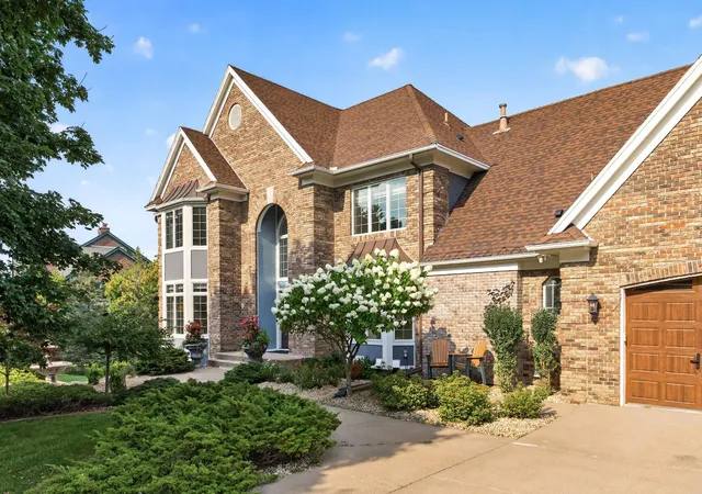 Photo 2 of Sale Pending at 10 Lake Ct, Saint Paul, MN 55127 | MLS# 7126550 | Listing updated on 2026-09-04