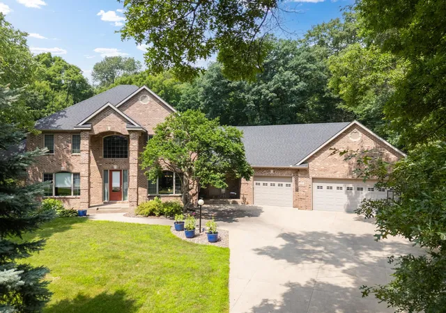 Photo 1 of Single family home for sale at 6921 Bluff Ln Nw, Rochester, MN 55901 | MLS# 7126558 | Listing updated on 2026-08-31