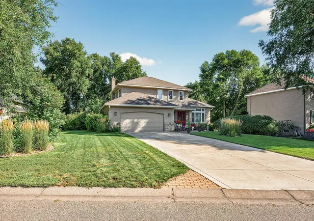 Photo 3 of Sale Pending at 2277 Moreland Ct E, Saint Paul, MN 55119 | MLS# 7126566 | Listing updated on 2026-08-31