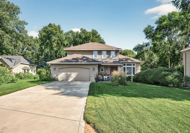 Photo 3 of Sale Pending at 2277 Moreland Ct E, Saint Paul, MN 55119 | MLS# 7126566 | Listing updated on 2026-08-31