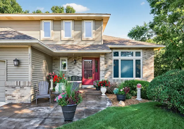 Photo 4 of Sale Pending at 2277 Moreland Ct E, Saint Paul, MN 55119 | MLS# 7126566 | Listing updated on 2026-08-31