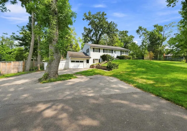 Photo 1 of Sale Pending at 17924 Bell Cir W, Minnetonka, MN 55345 | MLS# 7126568 | Listing updated on 2026-09-04