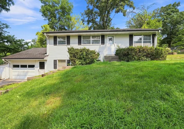 Photo 2 of Sale Pending at 17924 Bell Cir W, Minnetonka, MN 55345 | MLS# 7126568 | Listing updated on 2026-09-04