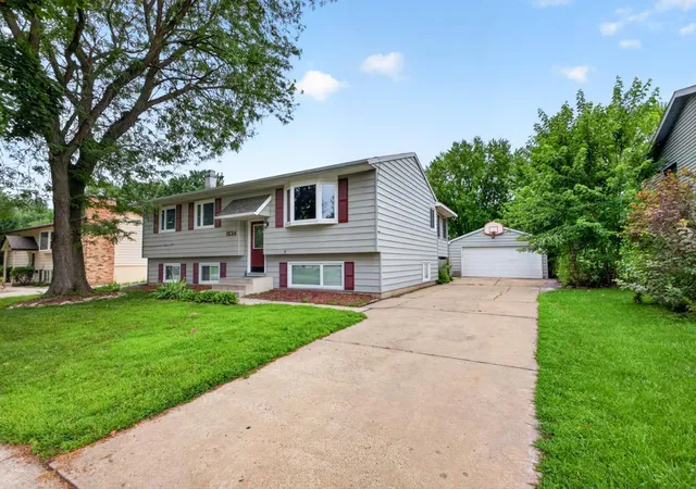 Photo 3 of Single family home for sale at 1634 7th Avenue Se, Rochester, MN 55904 | MLS# 7126570 | Listing updated on 2026-09-17