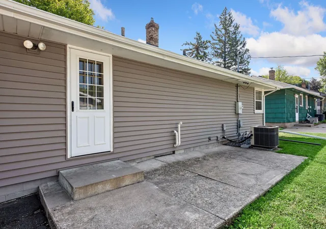 28th image of 1225 Hall Ave, Saint Paul, MN 55118 | MLS# 7126578