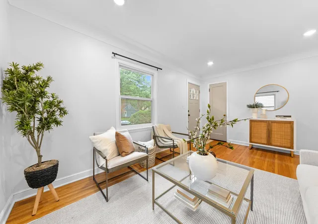 2nd image of 2729 Hampshire Ave S, Minneapolis, MN 55426 | MLS# 7126621