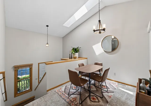 2nd image of 8087 Curtis Ln, Eden Prairie, MN 55347 | MLS# 7126627