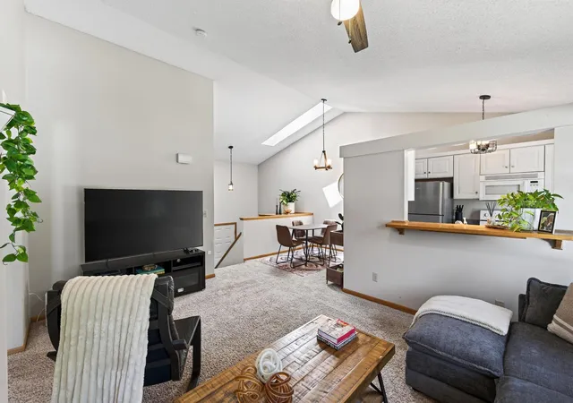 3rd image of 8087 Curtis Ln, Eden Prairie, MN 55347 | MLS# 7126627
