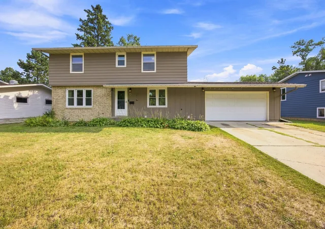 Photo 1 of Single family home for sale at 1002 24th Avenue S, Fargo, ND 58103 | MLS# 7126631 | Listing updated on 2026-08-15