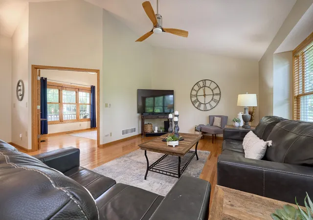 Photo 4 of Single family home for sale at 2592 Blue Bill Cir, Saint Paul, MN 55110 | MLS# 7126657 | Listing updated on 2026-10-19