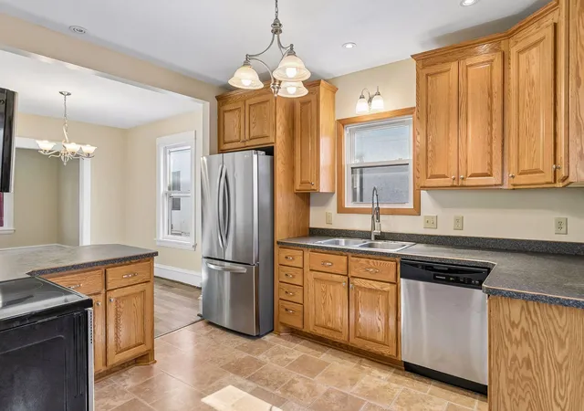 Photo 4 of Sale Pending at 607 Simpson St, Saint Paul, MN 55104 | MLS# 7126685 | Listing updated on 2026-08-31