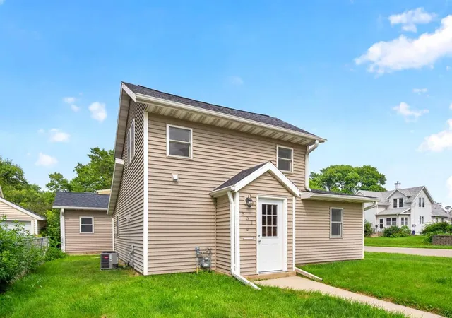 Photo 1 of Sale Pending at 537 3rd Ave Nw, Rochester, MN 55901 | MLS# 7126688 | Listing updated on 2026-09-04