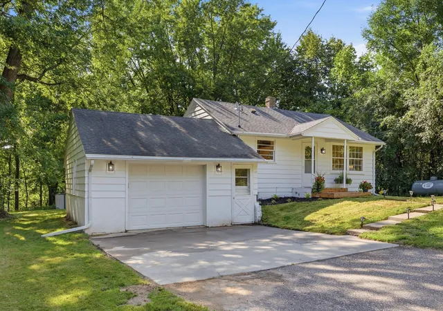 Photo 2 of Single family home for sale at 985 Sunnyfield Rd N, Mound, MN 55364 | MLS# 7126690 | Listing updated on 2026-08-26