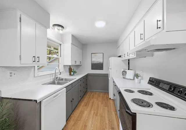 Photo 4 of Single family home for sale at 985 Sunnyfield Rd N, Mound, MN 55364 | MLS# 7126690 | Listing updated on 2026-08-26