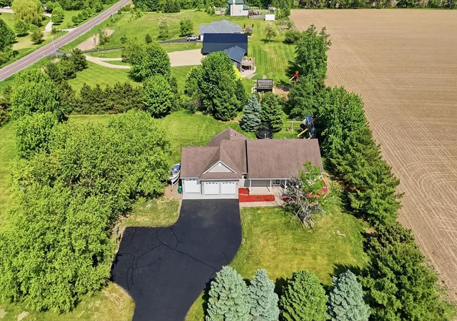 Photo 4 of Single family home for sale at 545 Kreuziger Rd, Roberts, WI 54023 | MLS# 7126691 | Listing updated on 2026-08-14