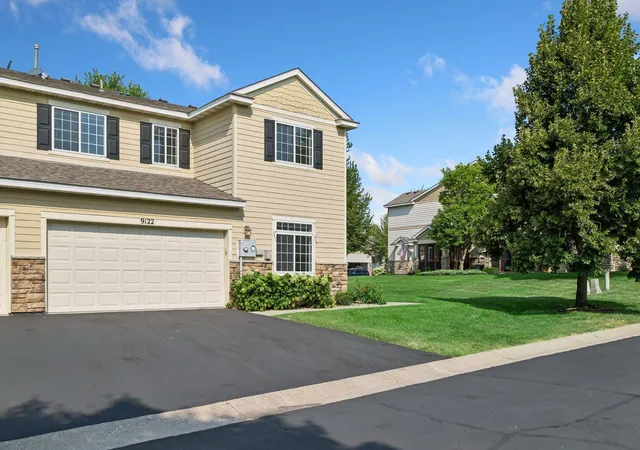 Photo 3 of Single family home for sale at 9122 Fox Ct, Victoria, MN 55386 | MLS# 7126705 | Listing updated on 2026-09-19