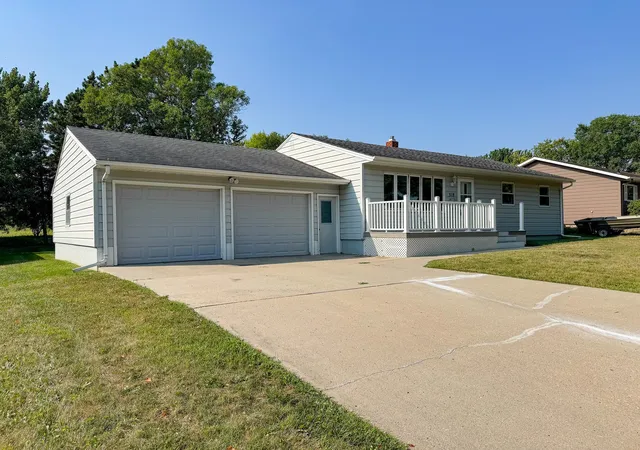 1st image of 518 E Saint Charles Ave, Fergus Falls, MN 56537 | MLS# 7126710