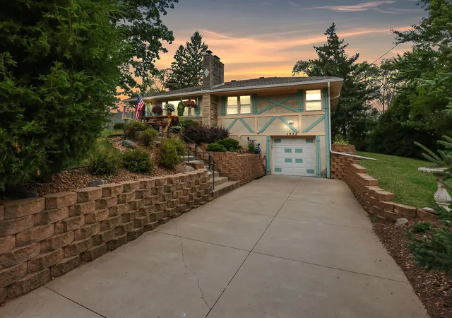 Photo 1 of Single family home for sale at 1933 Flandrau St, Saint Paul, MN 55109 | MLS# 7126736 | Listing updated on 2026-09-12