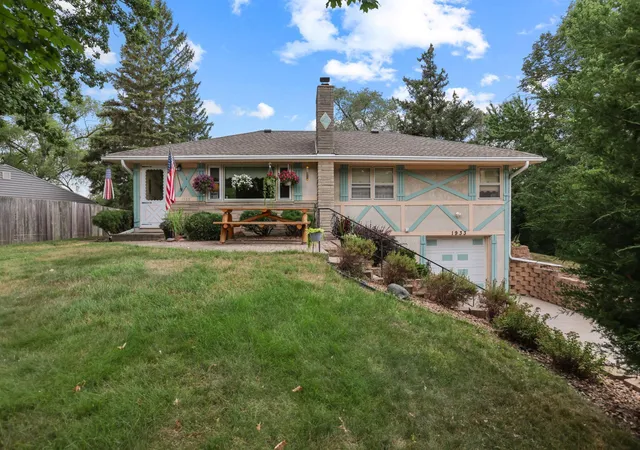 Photo 4 of Single family home for sale at 1933 Flandrau St, Saint Paul, MN 55109 | MLS# 7126736 | Listing updated on 2026-09-12