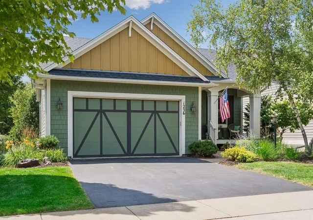 Photo 3 of Single family home for sale at 1236 Lakemoor Dr, Saint Paul, MN 55129 | MLS# 7126750 | Listing updated on 2026-09-17