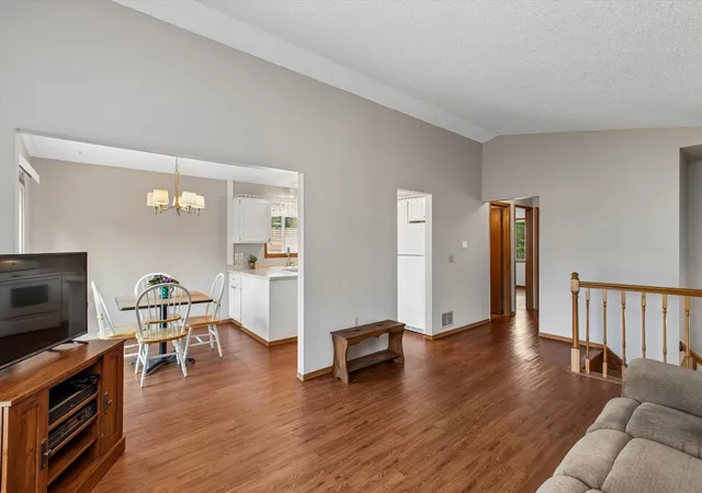 2nd image of 4209 Braddock Trl, Saint Paul, MN 55123 | MLS# 7126762