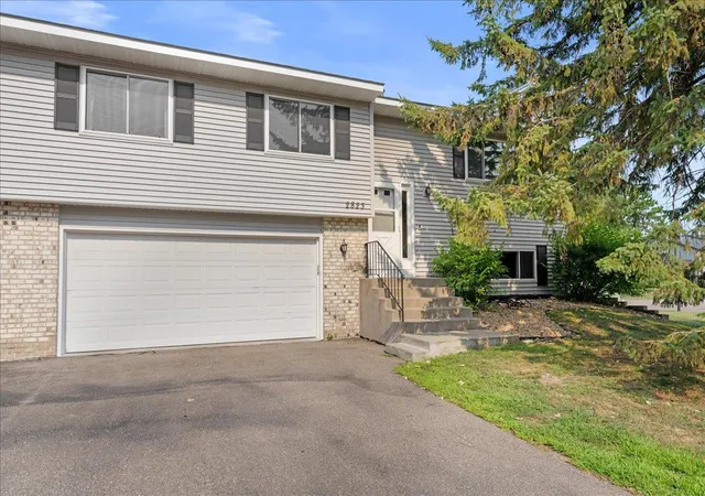 1st image of 2823 Wimbledon Rdg, Saint Paul, MN 55125 | MLS# 7126775