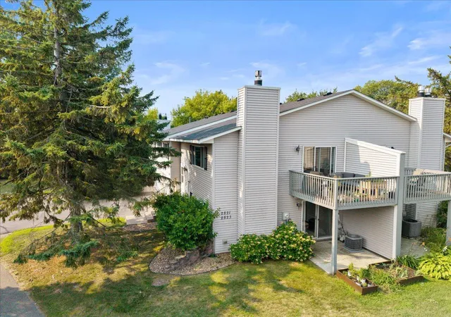 Photo 2 of Single family home for sale at 2823 Wimbledon Ridge, Saint Paul, MN 55125 | MLS# 7126775 | Listing updated on 2026-09-12