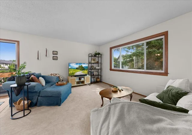 Photo 4 of Single family home for sale at 2823 Wimbledon Ridge, Saint Paul, MN 55125 | MLS# 7126775 | Listing updated on 2026-09-12