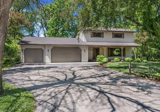 1st image of 1680 Woodlawn Ave, Owatonna, MN 55060 | MLS# 7126780