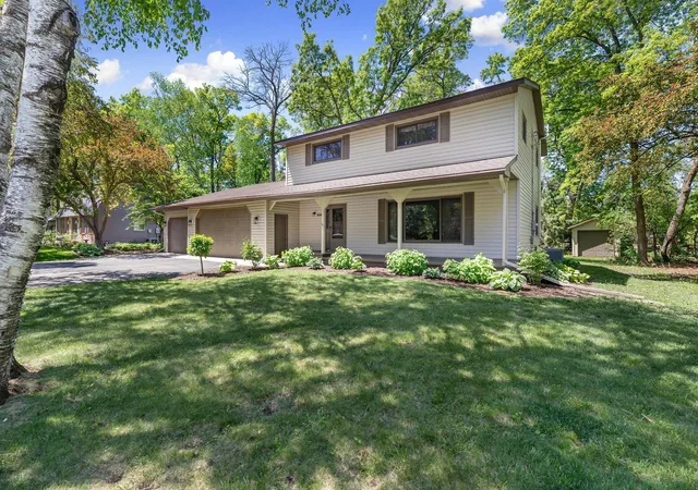 Photo 3 of Single family home for sale at 1680 Woodlawn Ave, Owatonna, MN 55060 | MLS# 7126780 | Listing updated on 2026-08-25