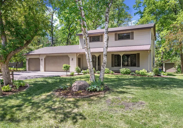Photo 4 of Single family home for sale at 1680 Woodlawn Ave, Owatonna, MN 55060 | MLS# 7126780 | Listing updated on 2026-08-25