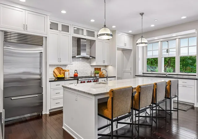 Photo 3 of Sale Pending at 20575 Manor Rd, Excelsior, MN 55331 | MLS# 7126789 | Listing updated on 2026-08-21