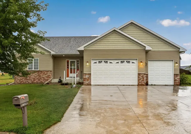 Single family home for sale at 1908 Country View Dr, Saint Charles, MN 55972 | MLS# 7126794
